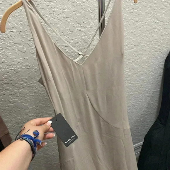 New with tags Marciano judi lame plunging gown - Picture 4 of 6